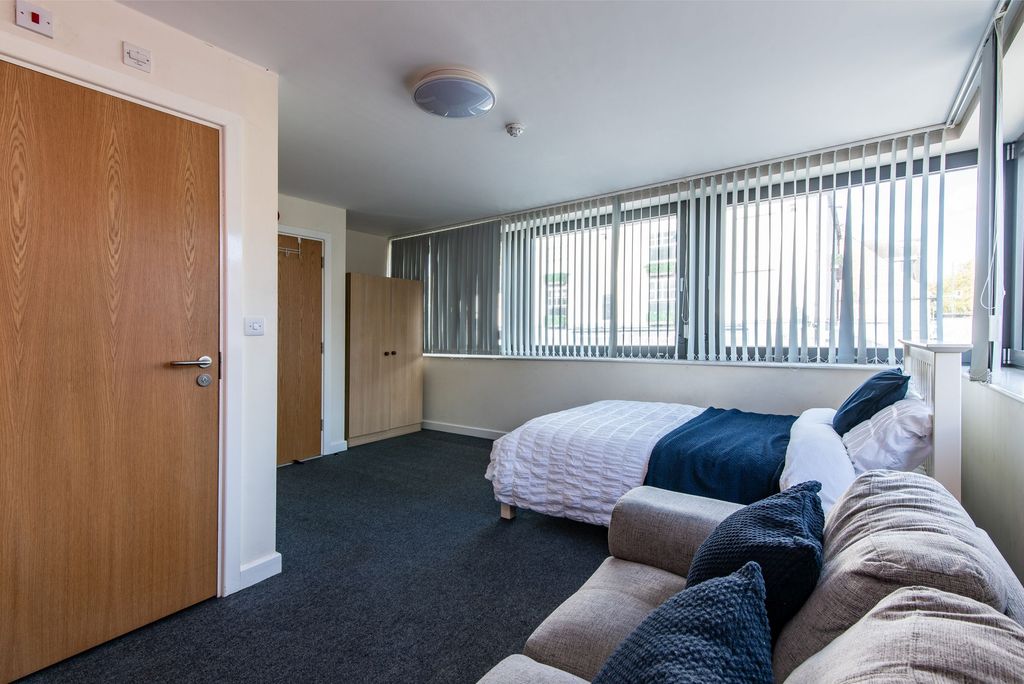 Property photo 1 of 49
