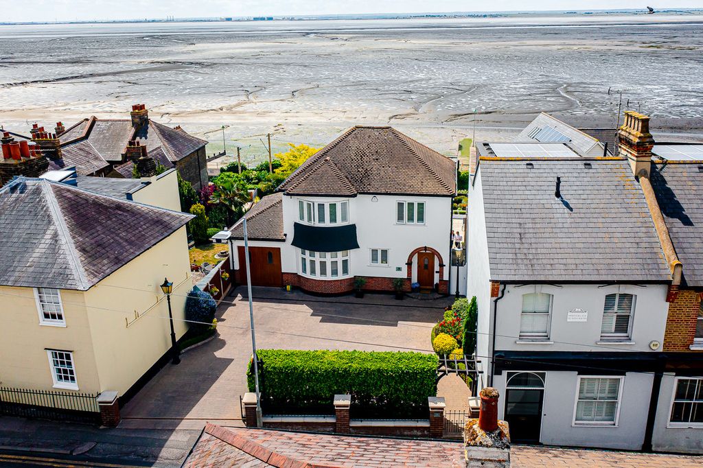 Property photo 1 of 50
