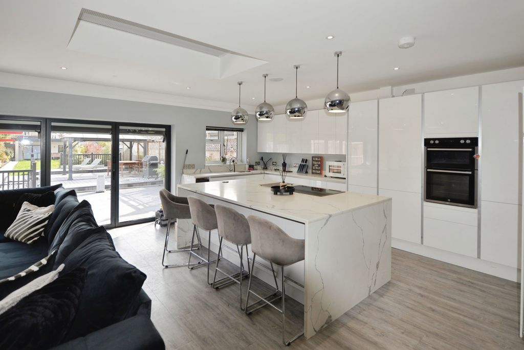 Property photo 2 of 29