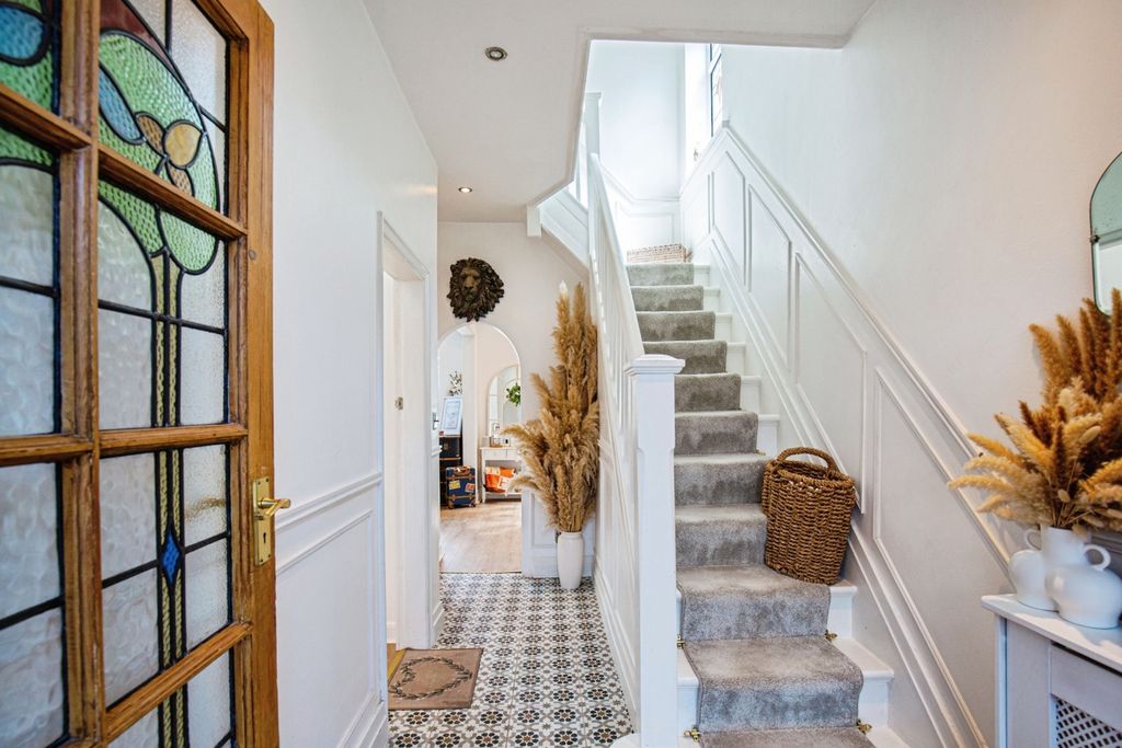 Property photo 2 of 20 Pbox-Img.Jpg
