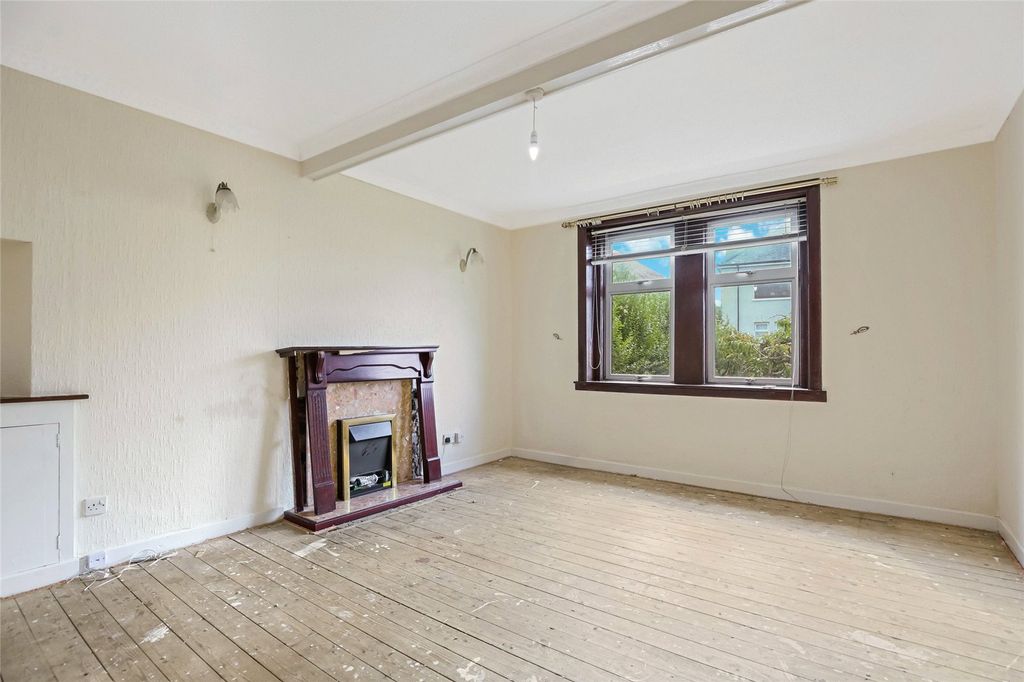 Property photo 3 of 16 Living Room