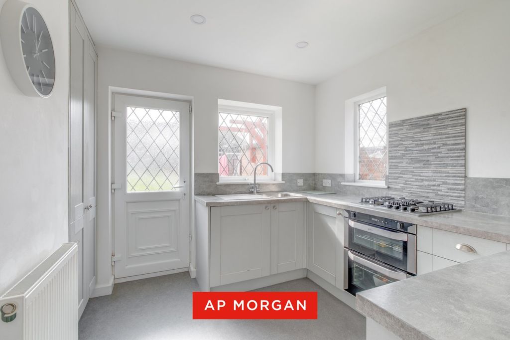 Property photo 2 of 15 Picture No. 12