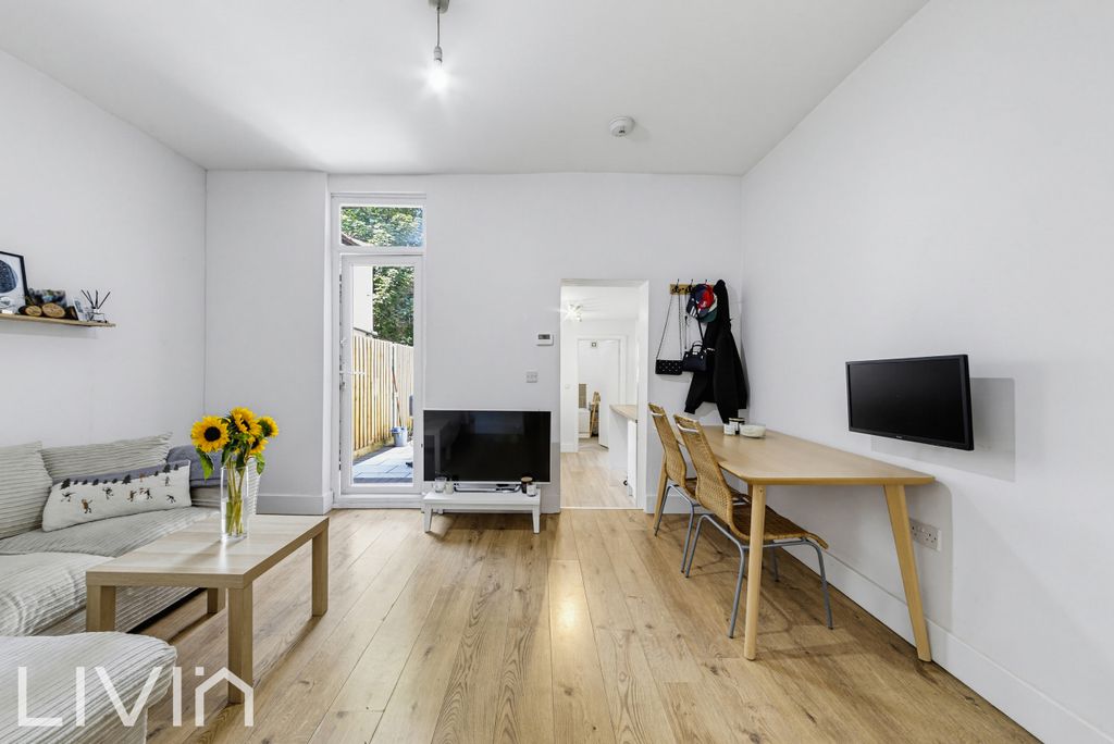 Property photo 2 of 10 3