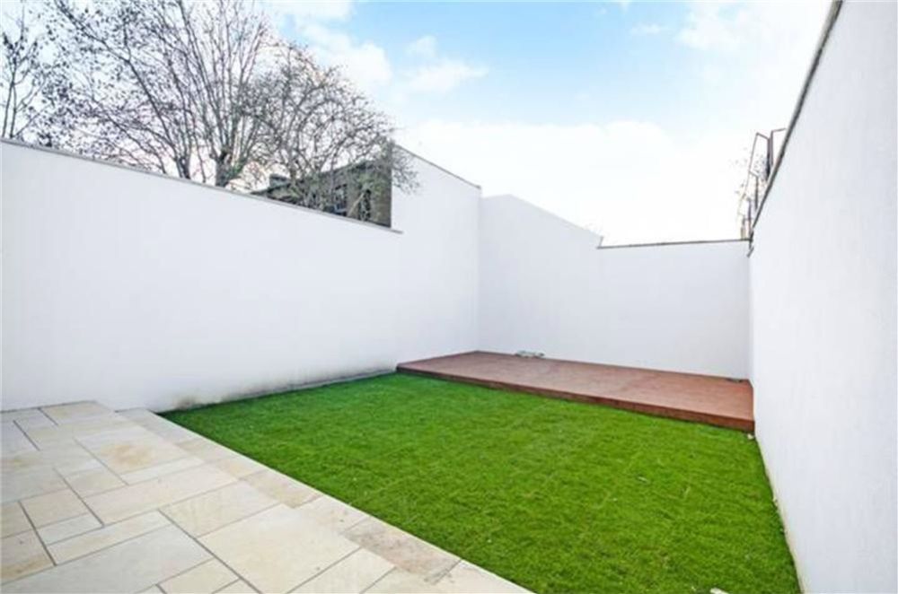 Property photo 2 of 8 Garden