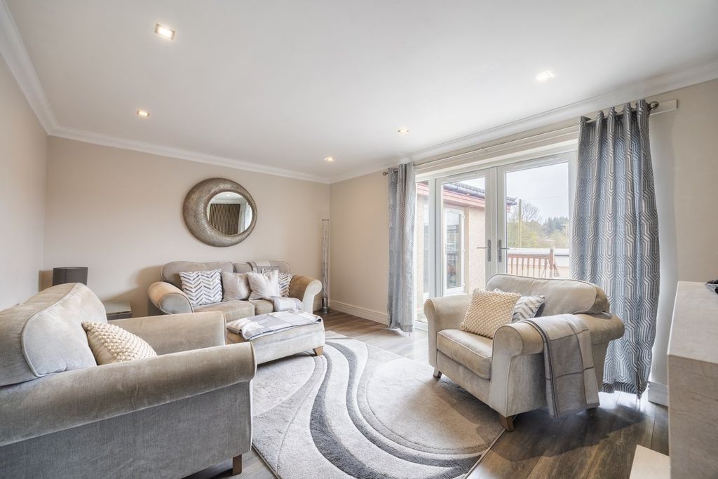 Property photo 2 of 25