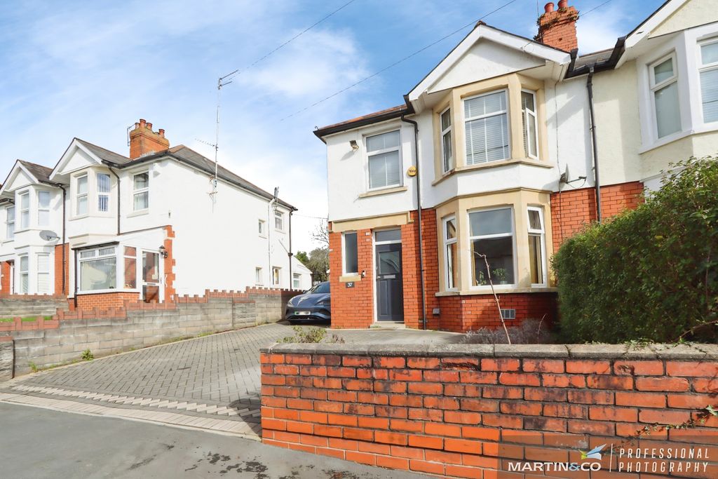 Property photo 2 of 21