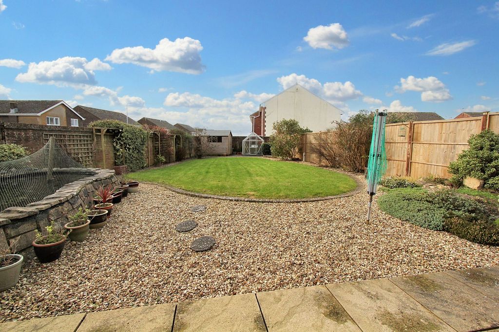 Property photo 2 of 27