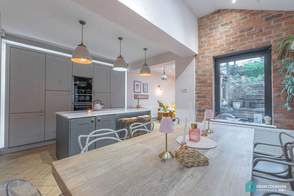 Property photo 2 of 29