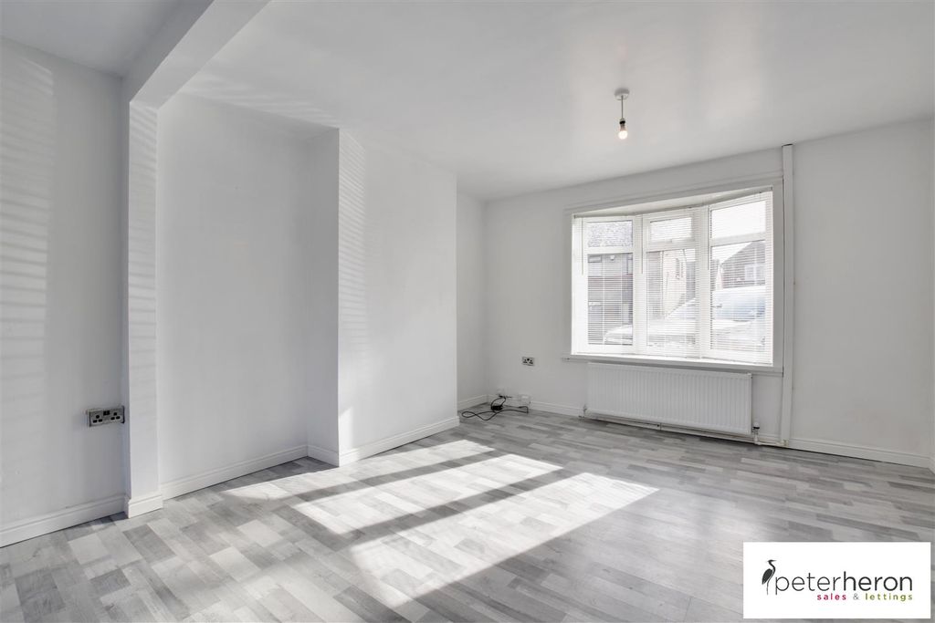 Property photo 2 of 14 Lounge