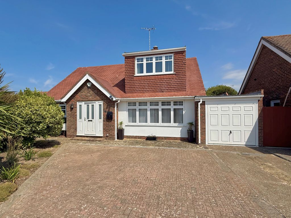 Property photo 1 of 32 9 Hawke Close Front