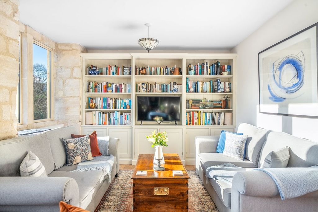 Property photo 2 of 20