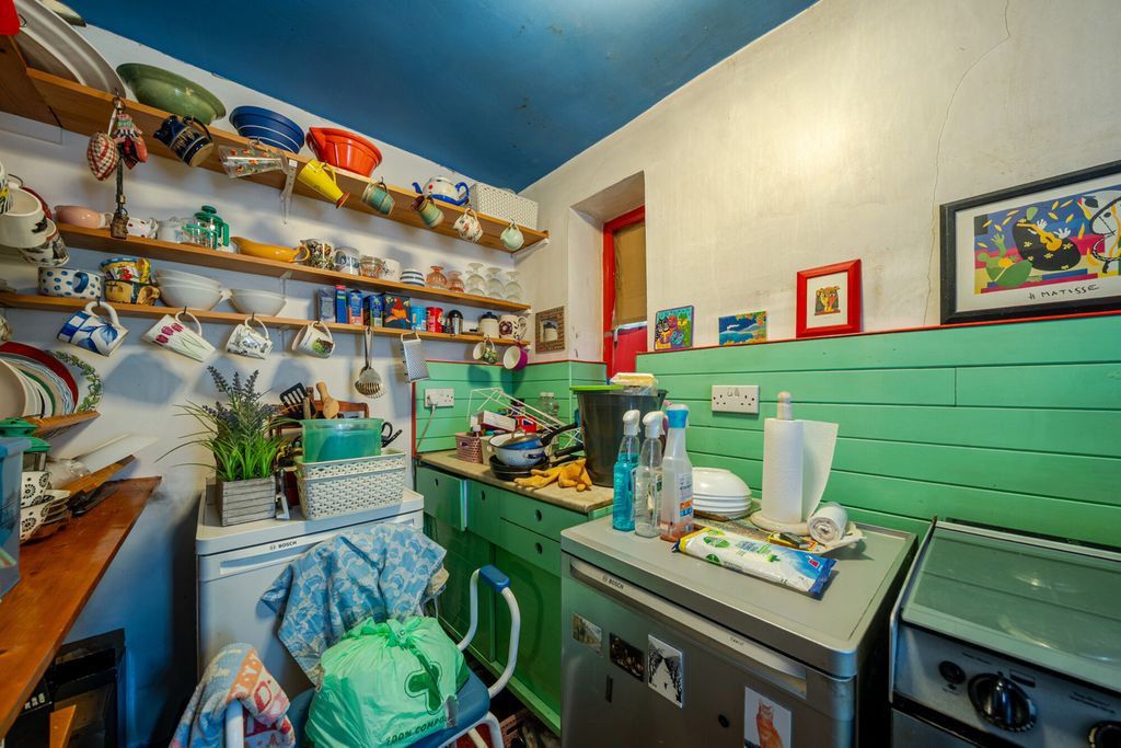 Property photo 3 of 8 1492488-1-6A4F8ee...