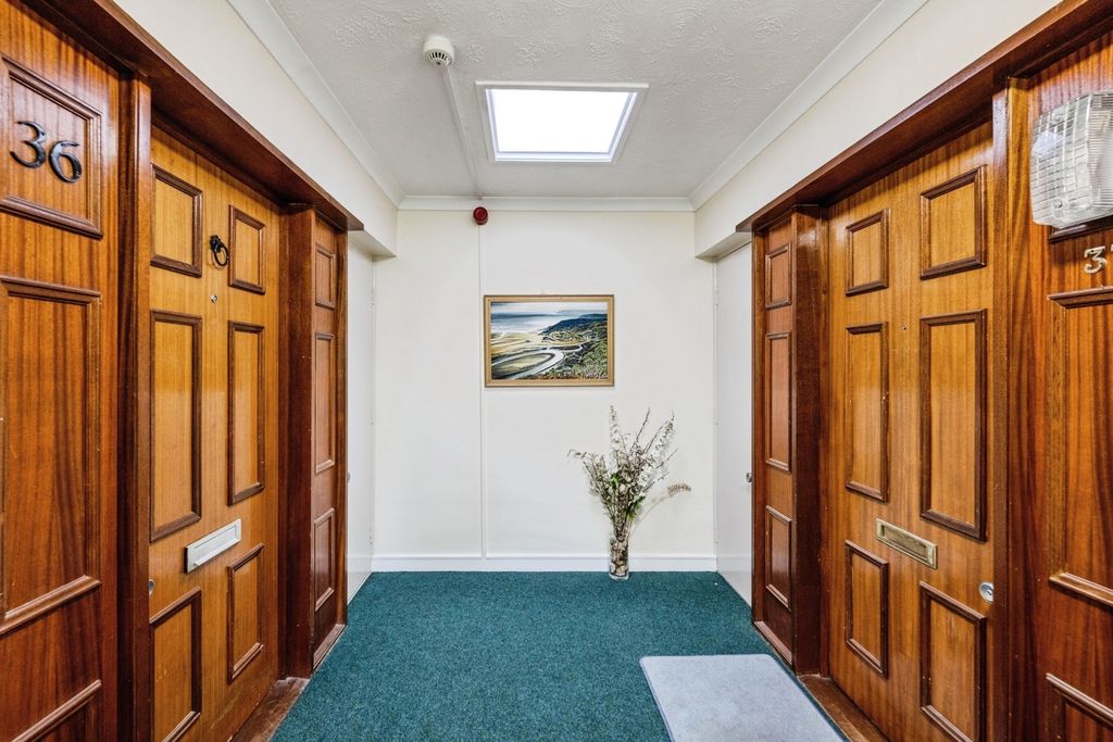 Property photo 2 of 17 Photo