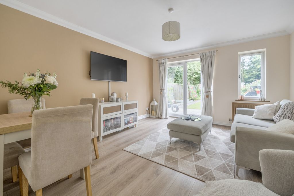 Property photo 3 of 17 1327847-22-687F69...