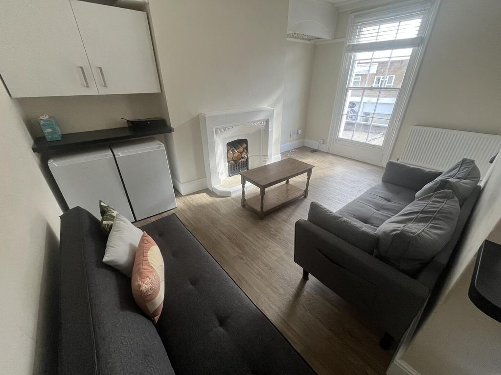Property photo 3 of 7 Communal Living Room