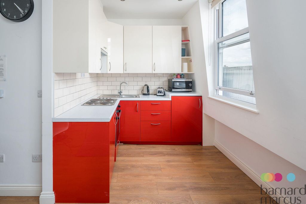 Property photo 1 of 6 Kitchen