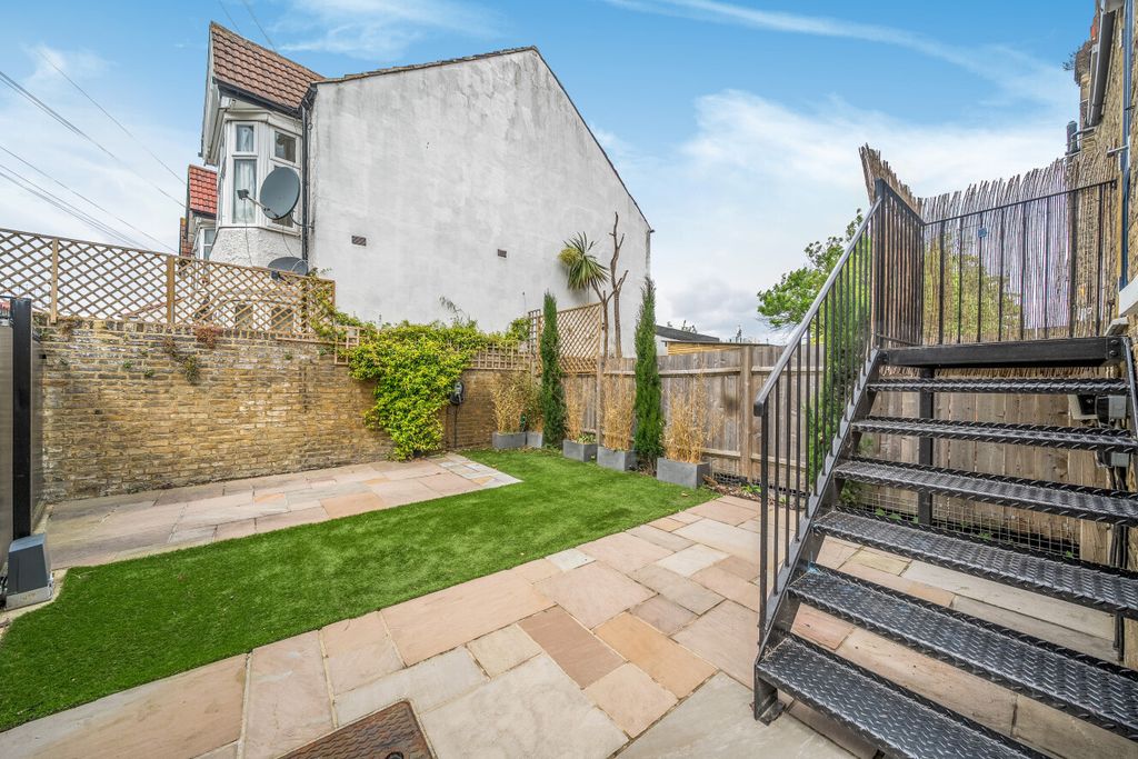 Property photo 3 of 16 1463082-33-6A0712...
