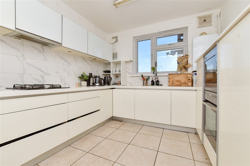Property photo 3 of 12 Kitchen