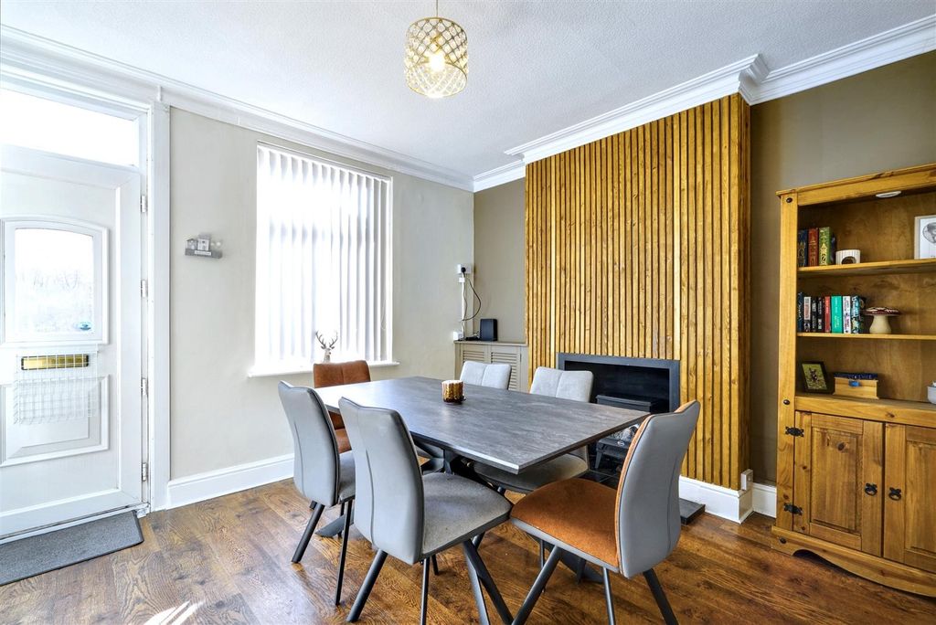 Property photo 2 of 16 Dining Room