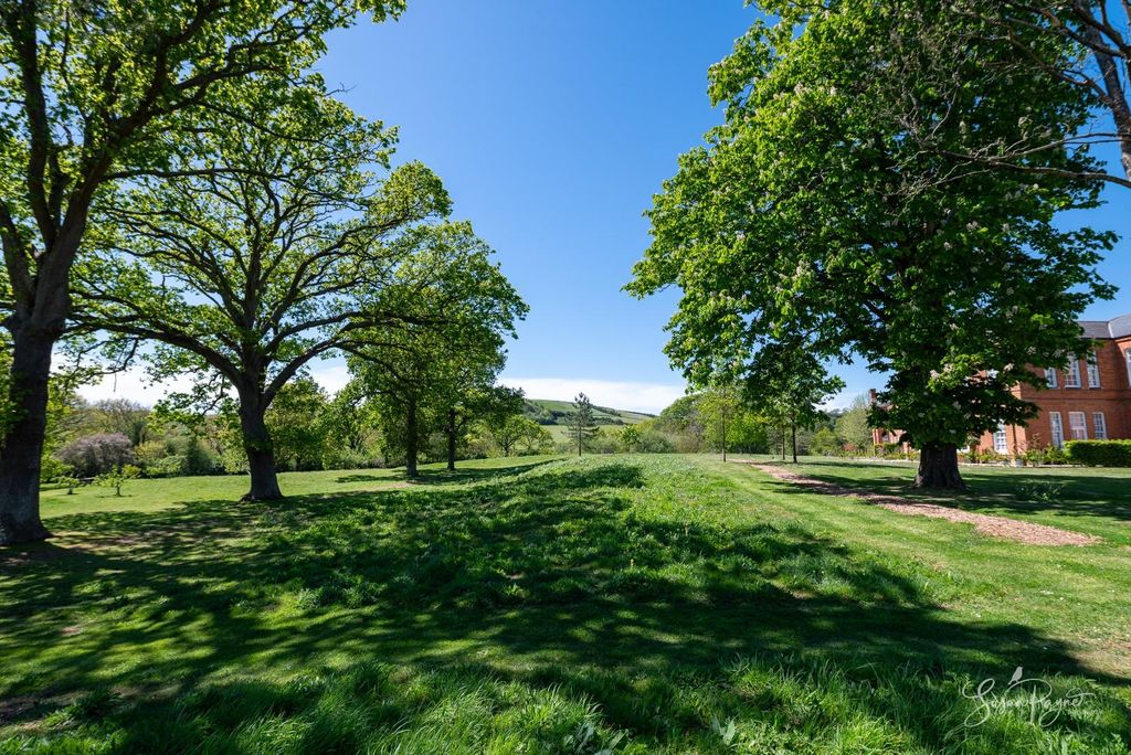 Property photo 3 of 26 Communal Grounds