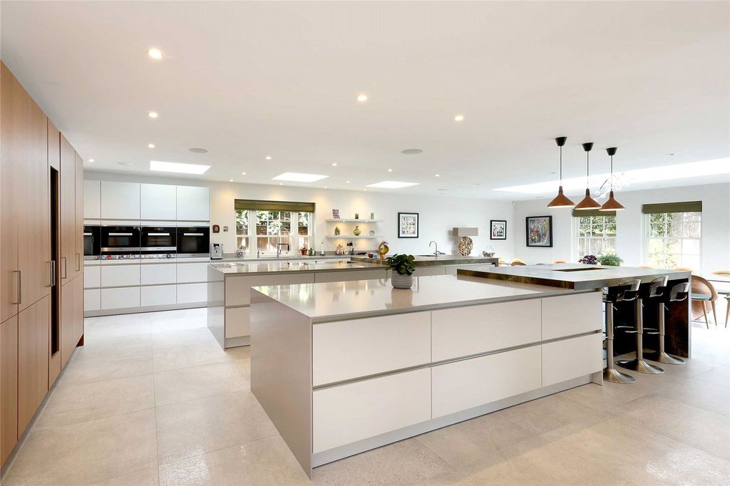 Property photo 3 of 18 Kitchen/Breakfast
