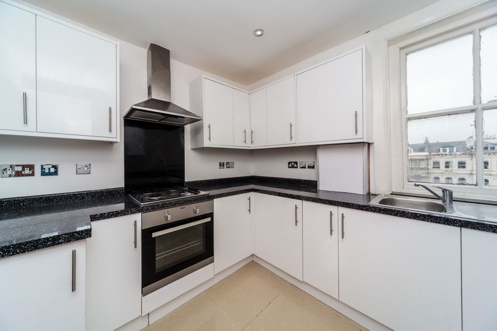 Property photo 2 of 9 Kitchen