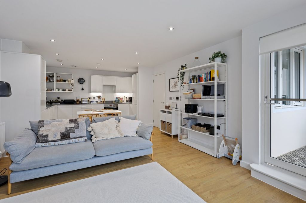 Property photo 3 of 12