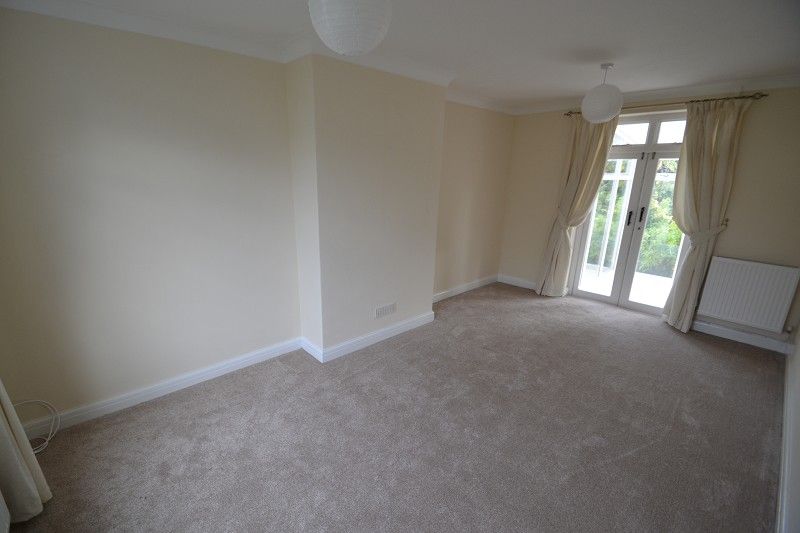 Property photo 2 of 19 Lounge