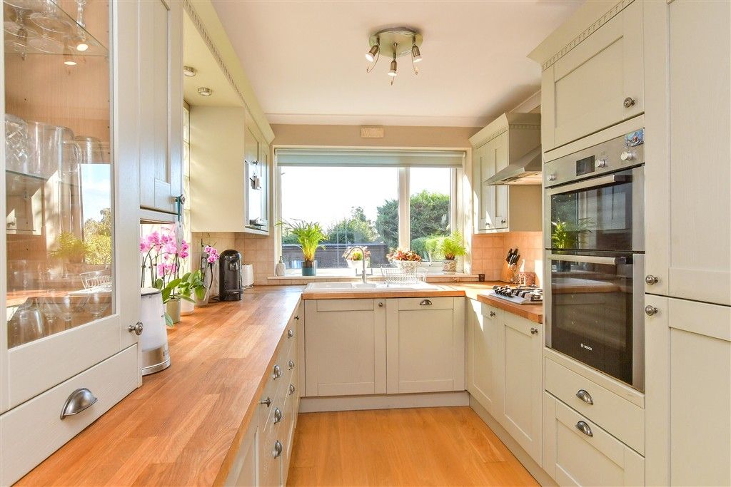 Property photo 2 of 15 Kitchen