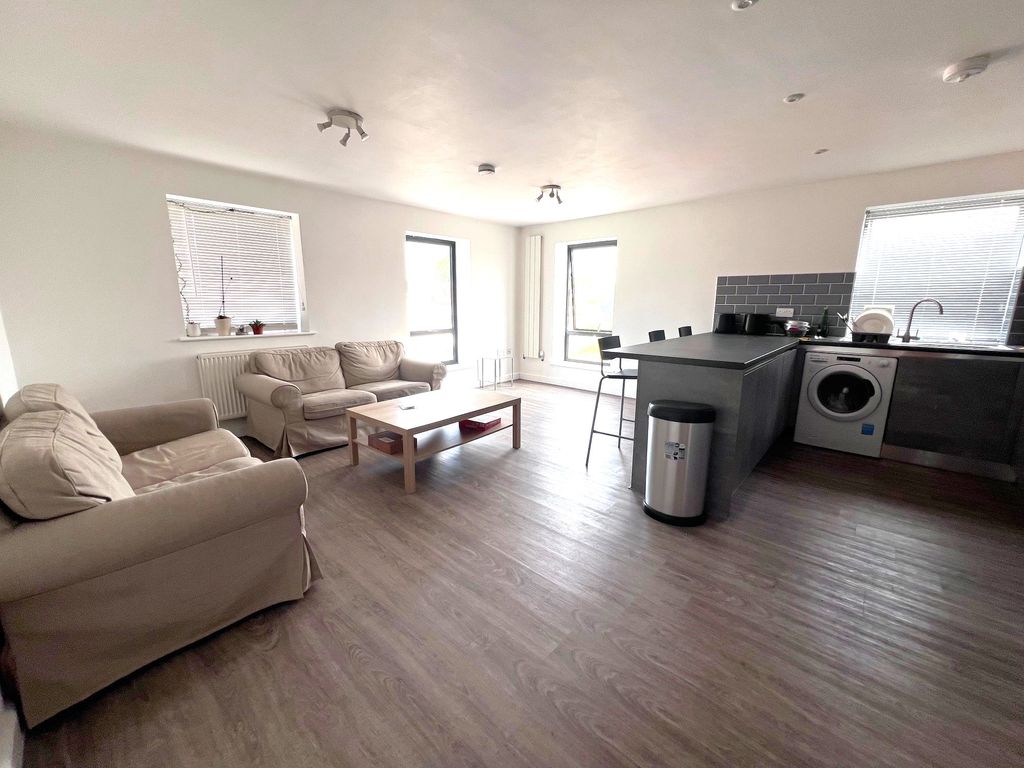 Property photo 1 of 3