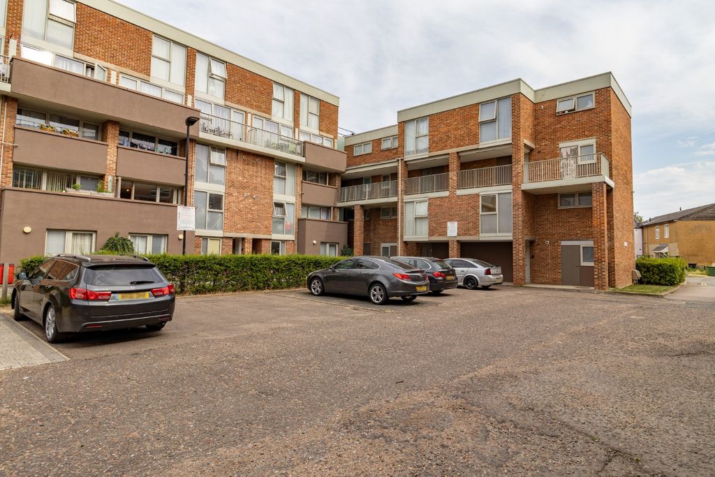 Property photo 2 of 18 4465822