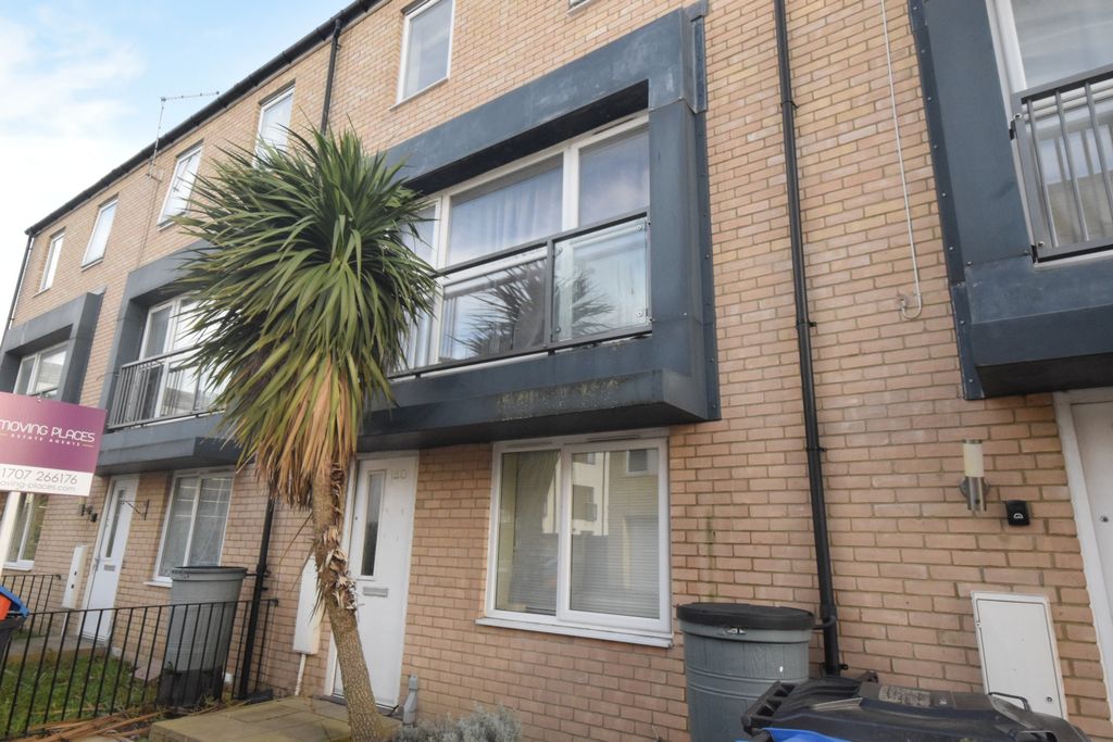 Property photo 1 of 8 Building