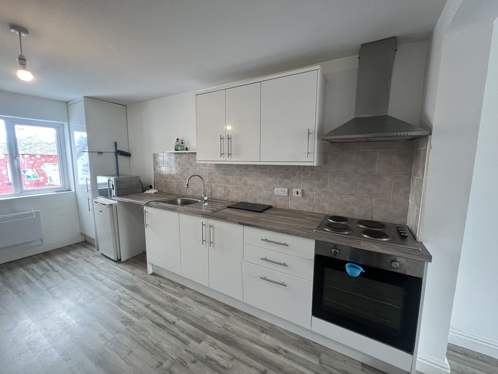 Property photo 1 of 5 Kitchen