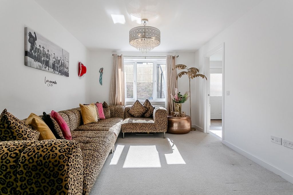 Property photo 2 of 26