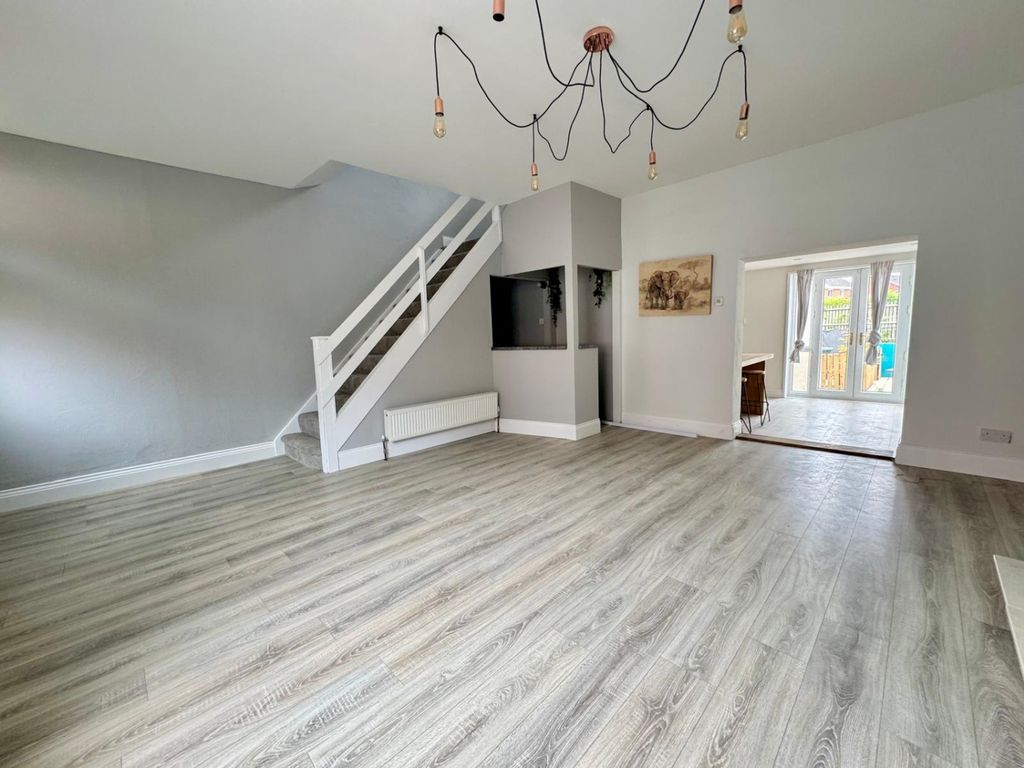 Property photo 3 of 16 07Dbeea5-3F64-4Ac8-A46A-439507A71665