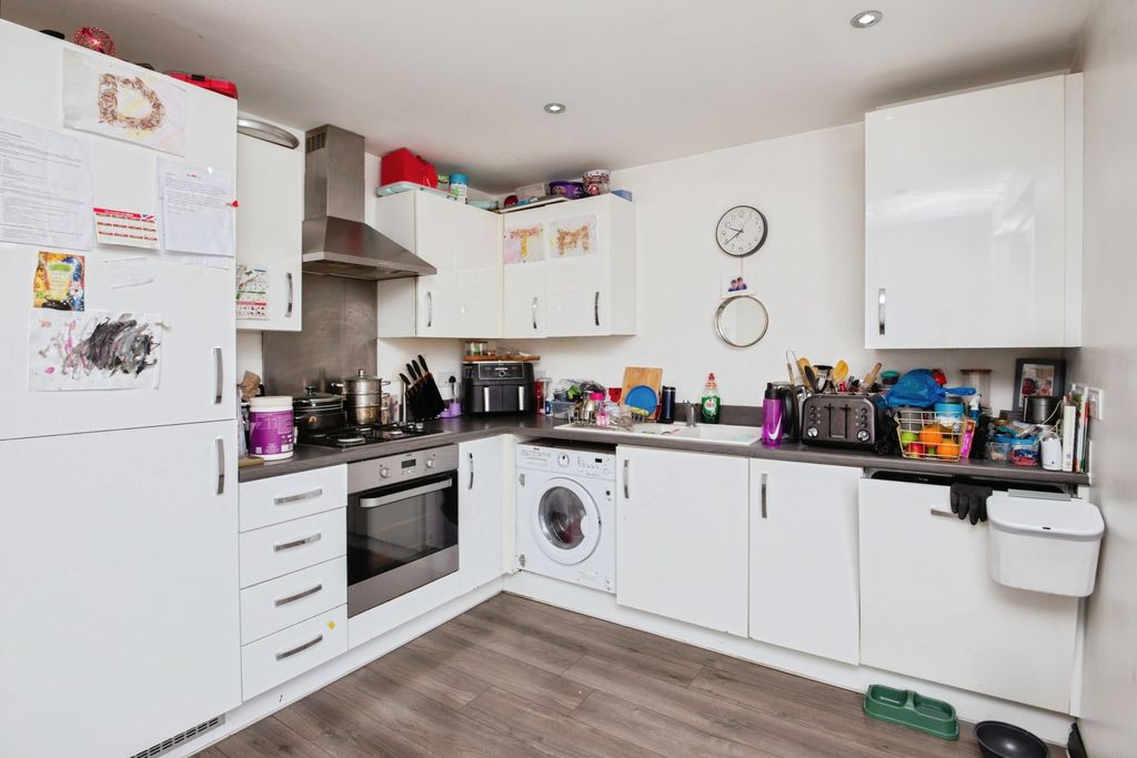 Property photo 3 of 15