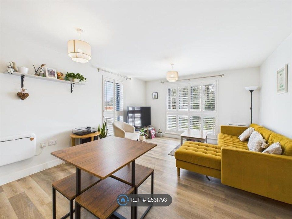 Property photo 3 of 12 Living\Dining Area