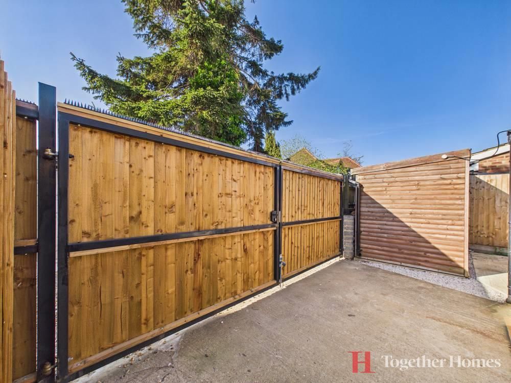 Additional image 16 of 4 bed semi-detached house for saleBlacksmiths Lane, Rainham RM13
