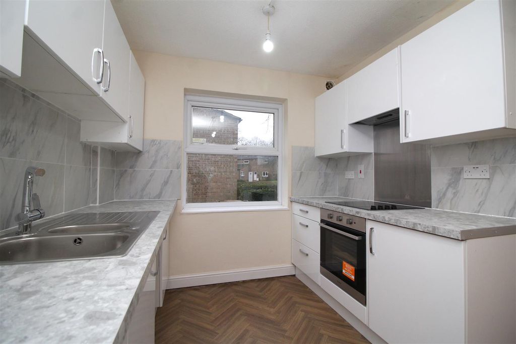 Property photo 3 of 15 Kitchen .Jpg