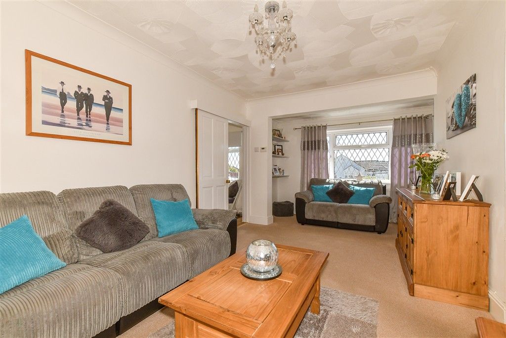 Property photo 2 of 11 Lounge