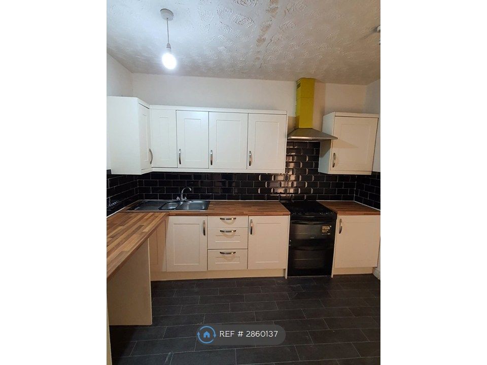 Property photo 1 of 12 Kitchen