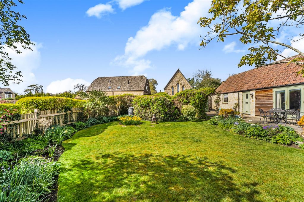 Property photo 2 of 9 Glyme Barn-7.Jpg