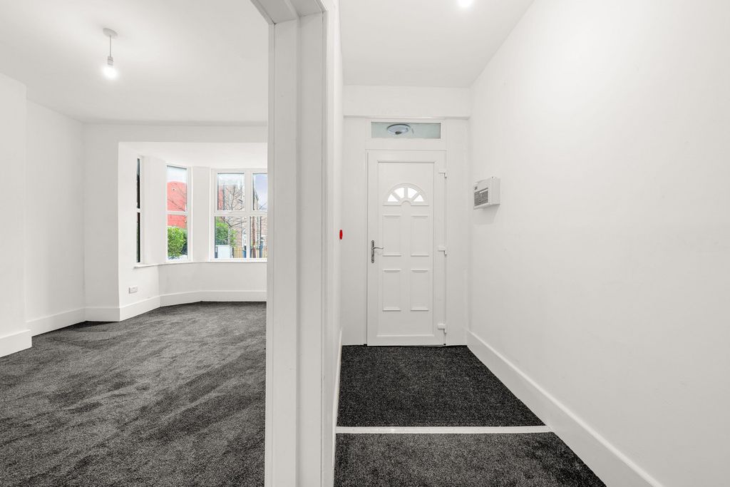 Property photo 2 of 27