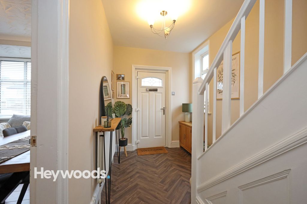 Property photo 2 of 43