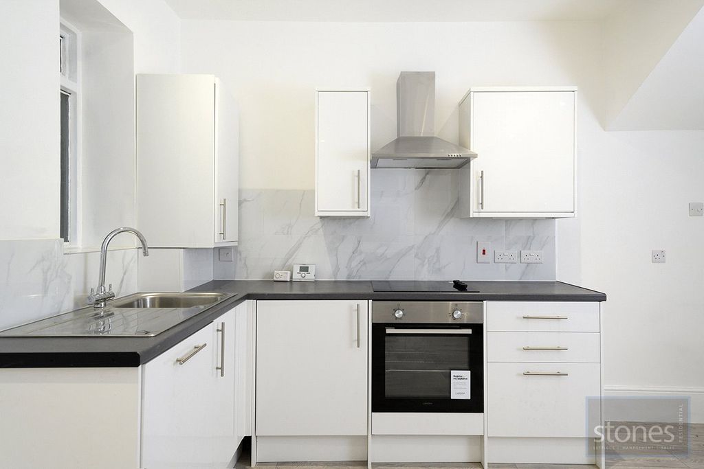 Property photo 2 of 8 Picture No. 11