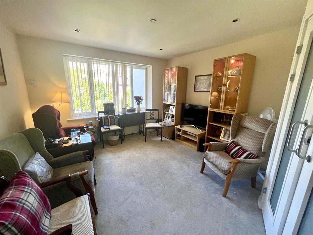 Property photo 3 of 14 Living Room