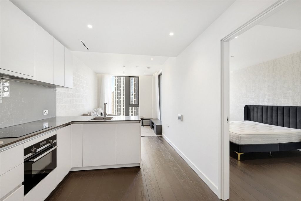 Property photo 3 of 16 Damac Tower