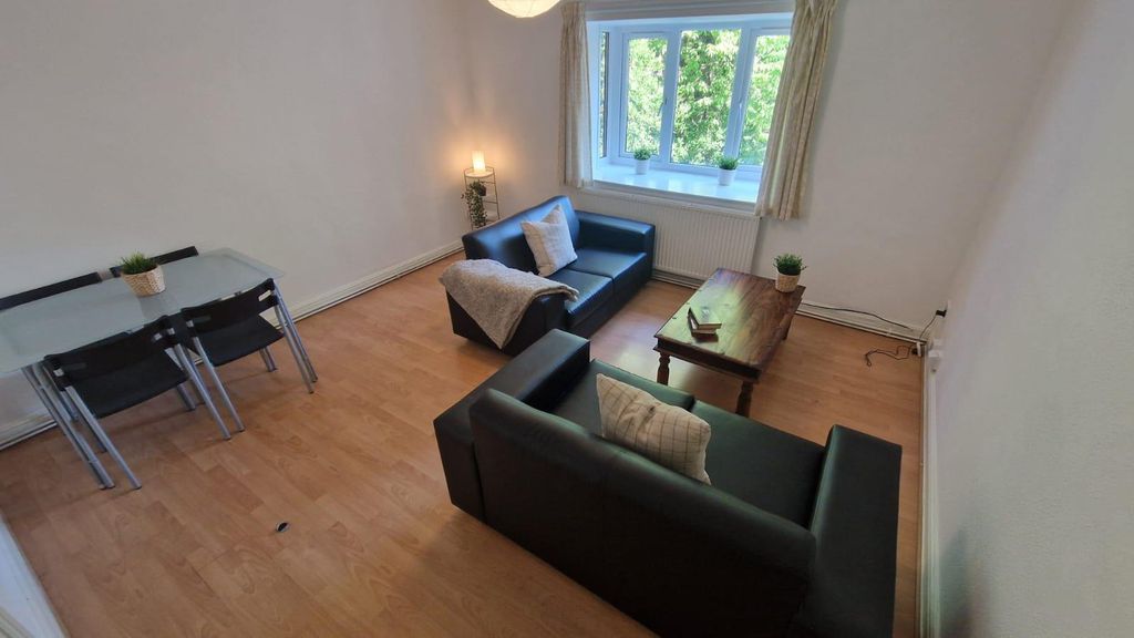 Property photo 2 of 13 Lounge