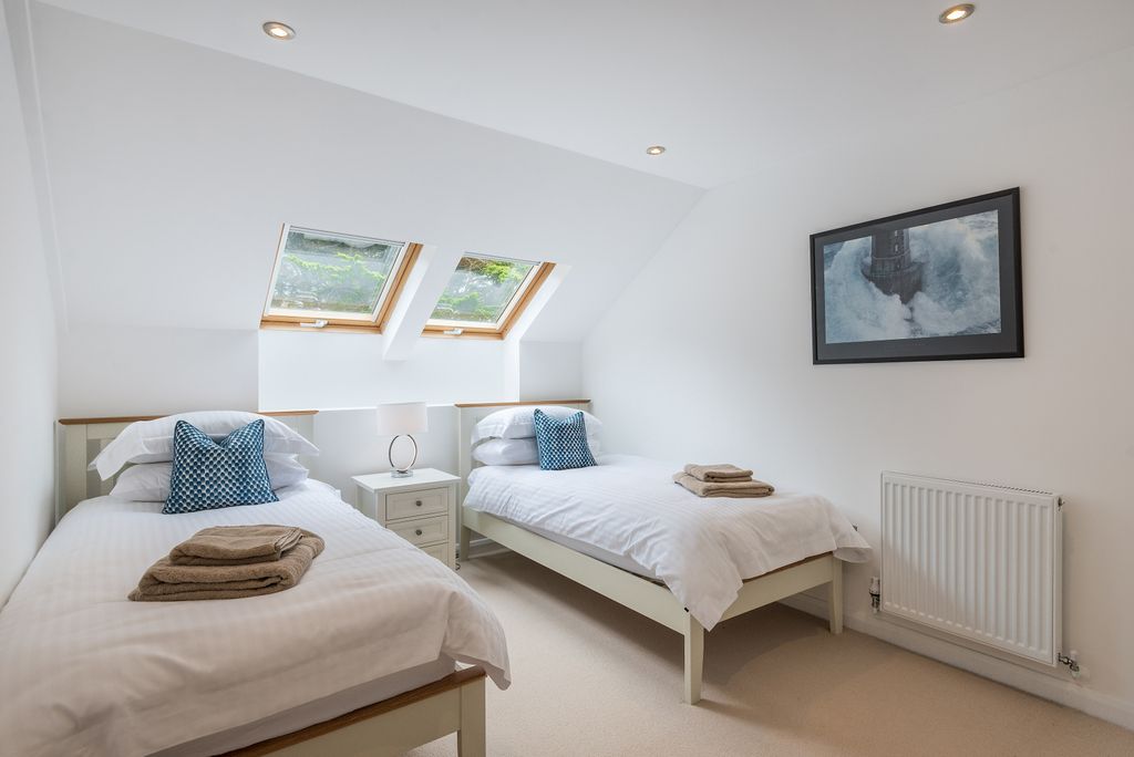 Additional image 14 of 3 bed flat for saleRock PL27
