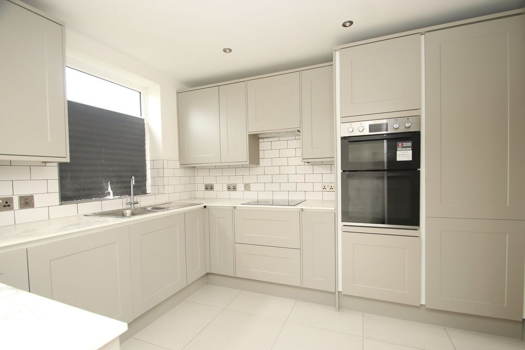 Property photo 2 of 25 Photo 28